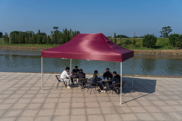 Kundenspezifisches faltbares 10 x 15 Fuß großes Pop-up-Messezelt, Werbezelt für Outdoor-Events mit Stahlrahmen